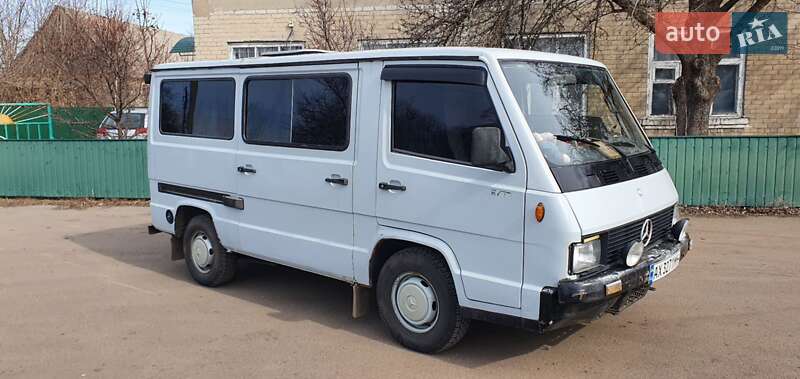 Микроавтобус Mercedes-Benz MB-Class 1990 в 