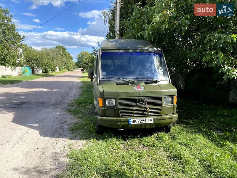 Минивэн Mercedes-Benz MB-Class 1992 в 