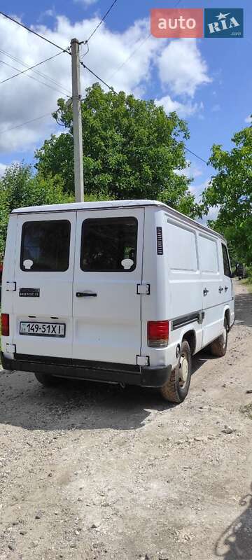 Грузовой фургон Mercedes-Benz MB-Class 1995 в Хмельницком