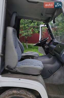 Грузовой фургон Mercedes-Benz MB-Class 1995 в 