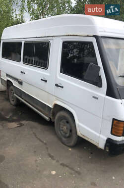 Минивэн Mercedes-Benz MB-Class 1990 в 