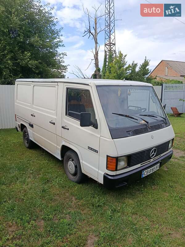 Mercedes-Benz MB-Class 1988