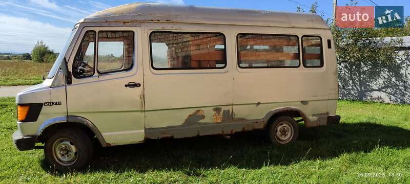 Минивэн Mercedes-Benz MB-Class 1987 в Коломые