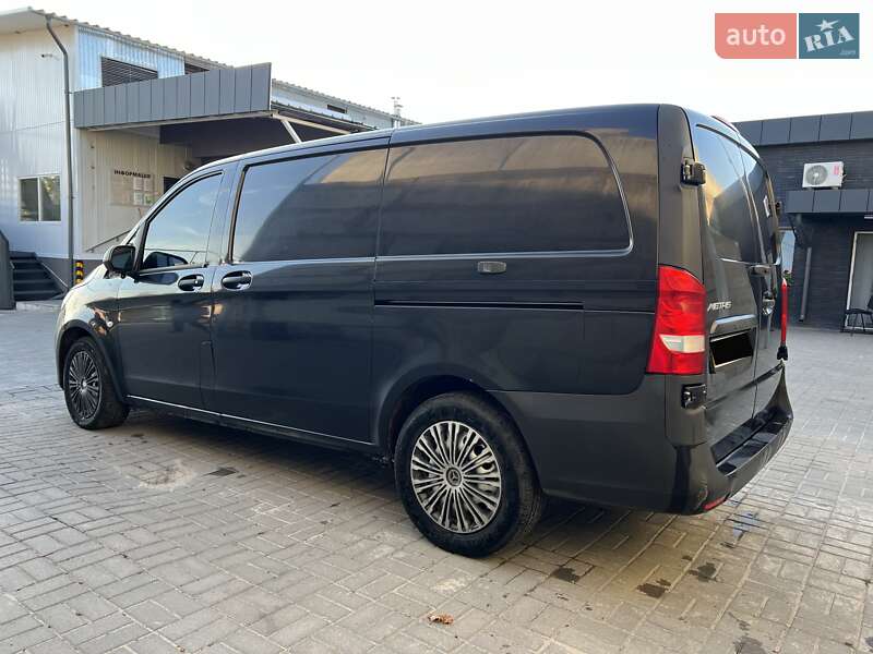 Вантажний фургон Mercedes-Benz Metris 2016 в Тернополі