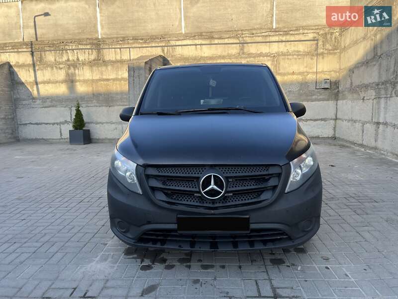 Вантажний фургон Mercedes-Benz Metris 2016 в Тернополі