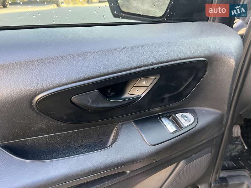 Вантажний фургон Mercedes-Benz Metris 2016 в Тернополі