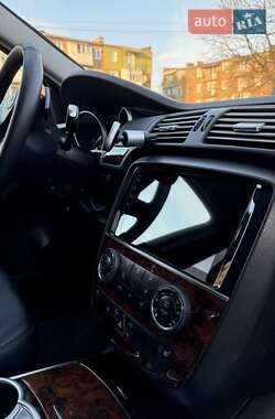 Минивэн Mercedes-Benz R-Class 2011 в 