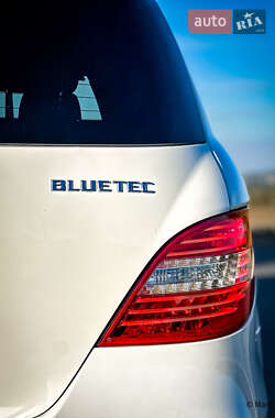 Минивэн Mercedes-Benz R-Class 2012 в 