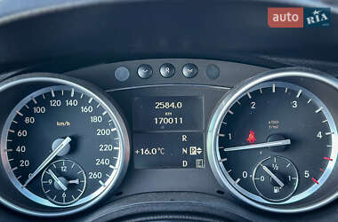 Минивэн Mercedes-Benz R-Class 2012 в 