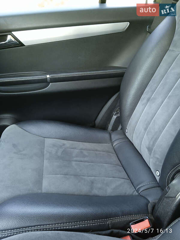 Минивэн Mercedes-Benz R-Class 2009 в Великодолинском