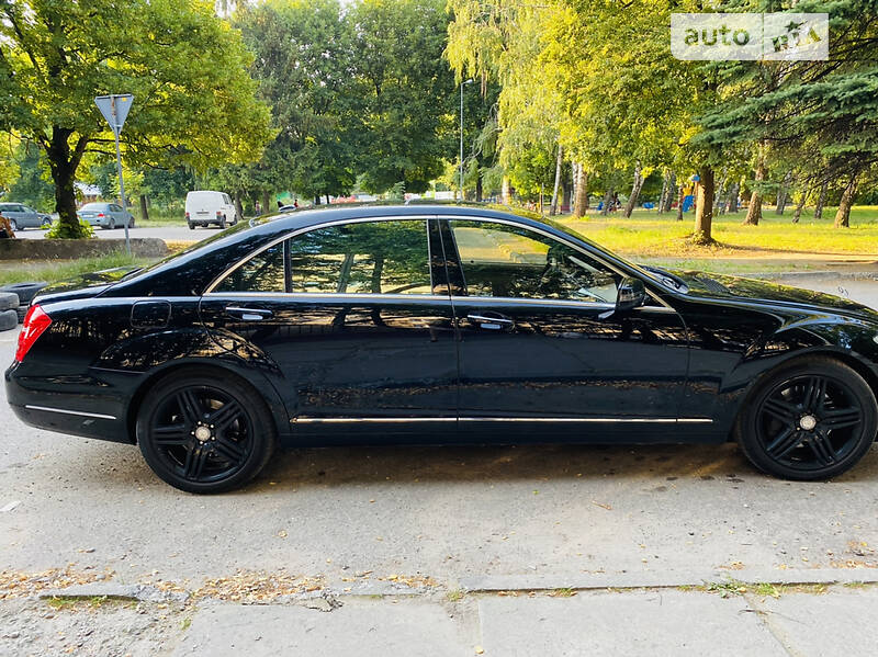 Седан Mercedes-Benz S-Class 2013 в Львові