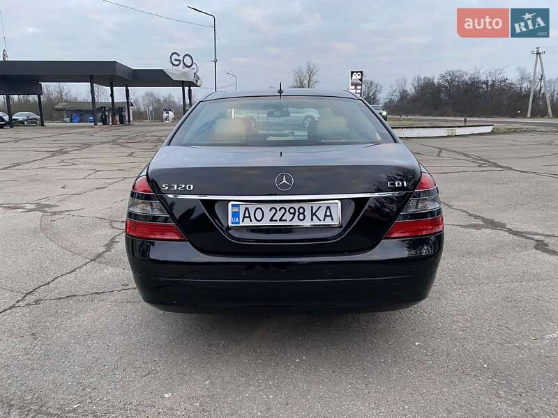 Седан Mercedes-Benz S-Class 2006 в Хусте