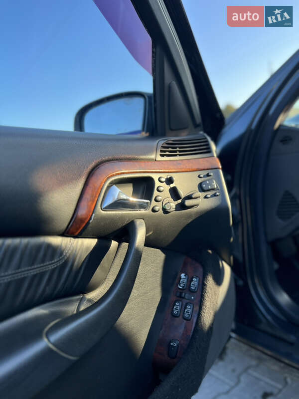 Седан Mercedes-Benz S-Class 2000 в Рени