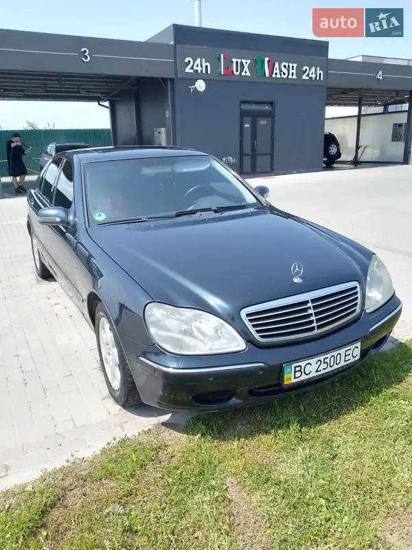 Mercedes-Benz S-Class