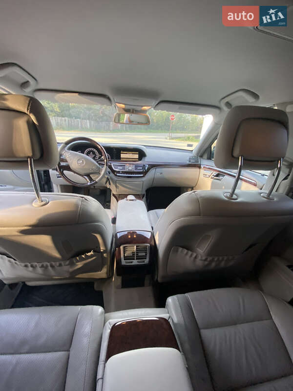 Седан Mercedes-Benz S-Class 2009 в Вижнице