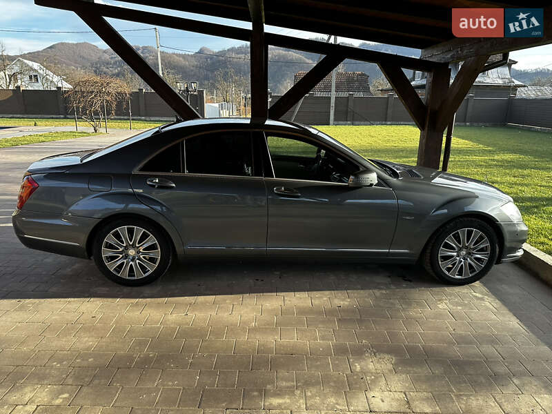Седан Mercedes-Benz S-Class 2009 в Вижнице