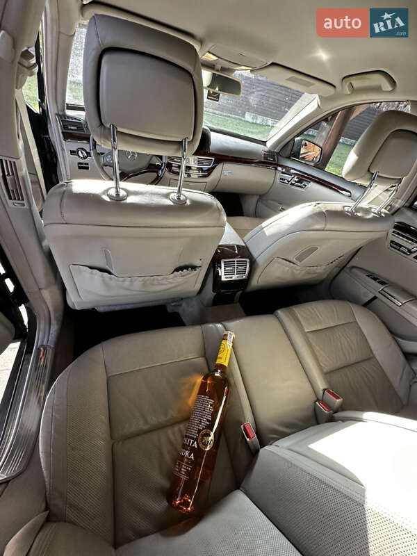 Седан Mercedes-Benz S-Class 2009 в Вижнице