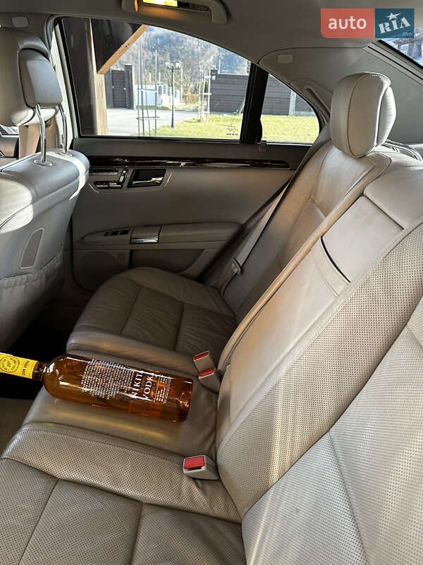 Седан Mercedes-Benz S-Class 2009 в Вижнице