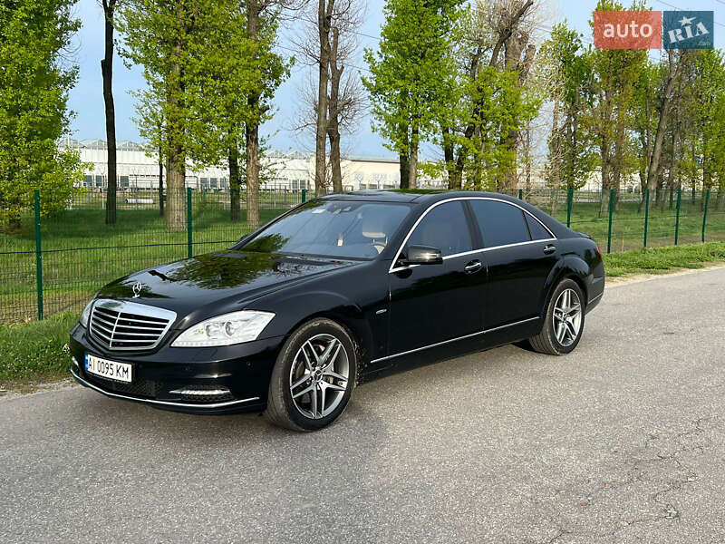 Mercedes-Benz S-Class 2011