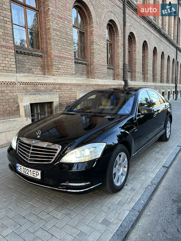 Mercedes-Benz S-Class