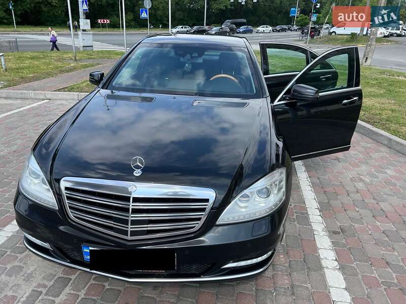 Mercedes-Benz S-Class 2010
