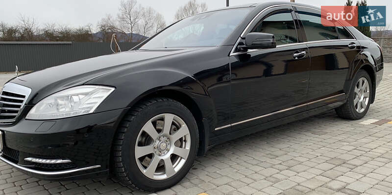 Седан Mercedes-Benz S-Class 2013 в Косове