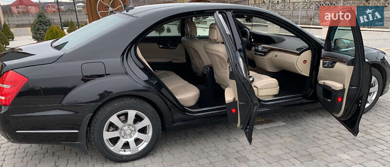 Седан Mercedes-Benz S-Class 2013 в Косове