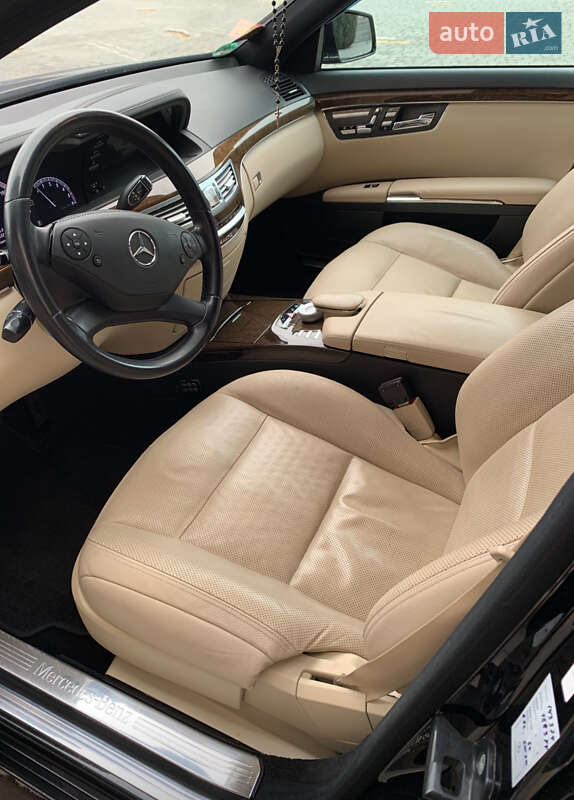 Седан Mercedes-Benz S-Class 2013 в Косове