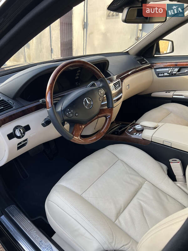 Седан Mercedes-Benz S-Class 2010 в Чернівцях