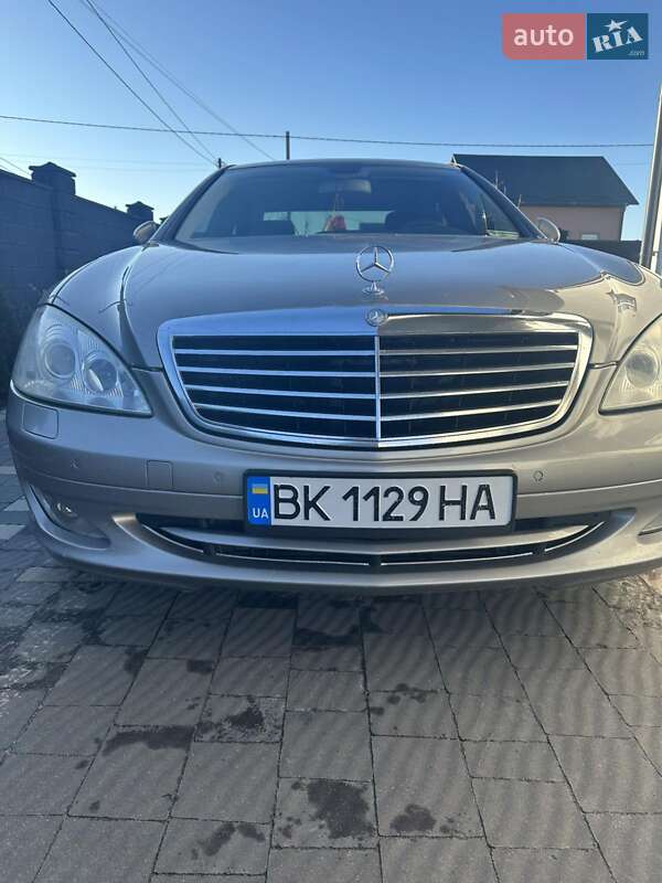 Седан Mercedes-Benz S-Class 2006 в Сарнах