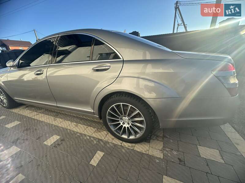 Седан Mercedes-Benz S-Class 2006 в Сарнах