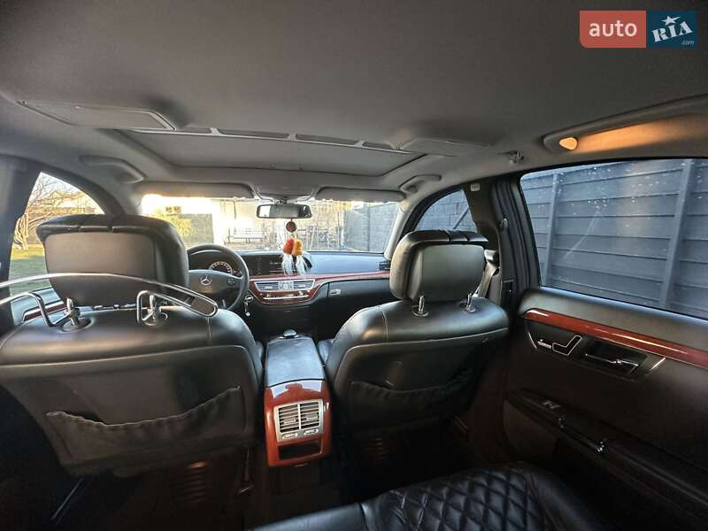 Седан Mercedes-Benz S-Class 2006 в Сарнах