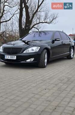 Седан Mercedes-Benz S-Class 2005 в Шполі