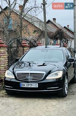 Седан Mercedes-Benz S-Class 2009 в Володимирці