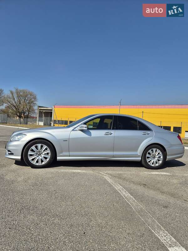 Седан Mercedes-Benz S-Class 2011 в Черновцах