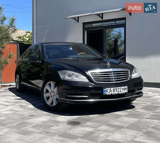 Седан Mercedes-Benz S-Class 2009 в 