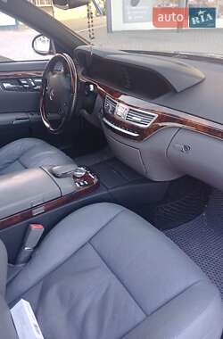 Седан Mercedes-Benz S-Class 2005 в 
