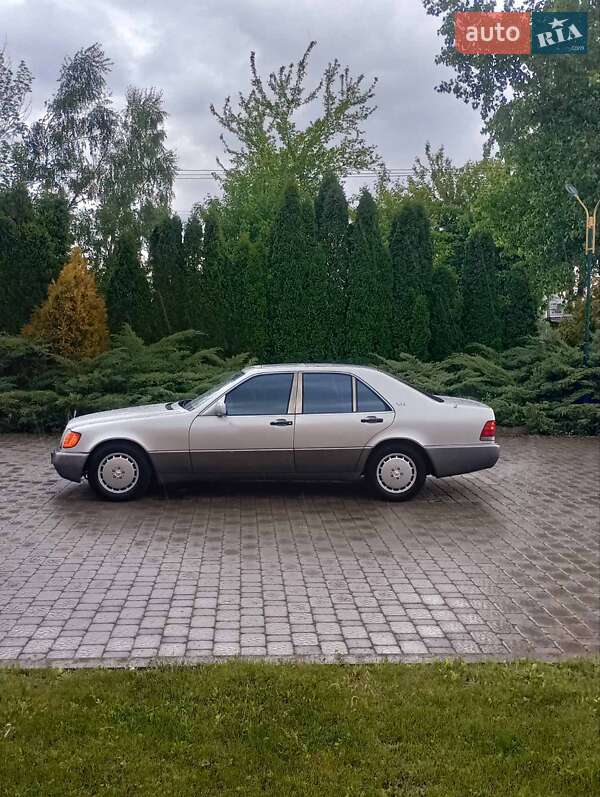 Mercedes-Benz S-Class 1991