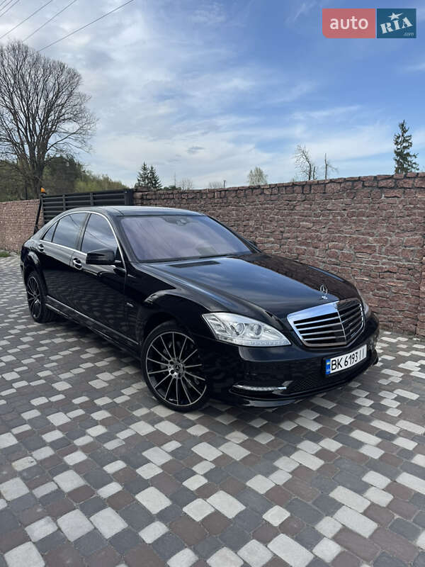 Mercedes-Benz S-Class 2012