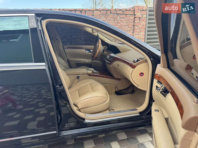 Седан Mercedes-Benz S-Class 2012 в Звягеле