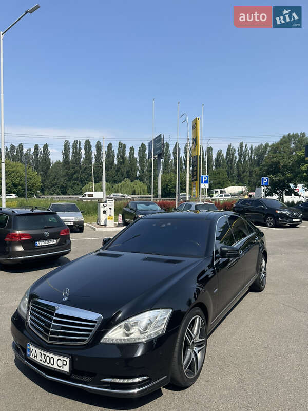 Mercedes-Benz S-Class 2012