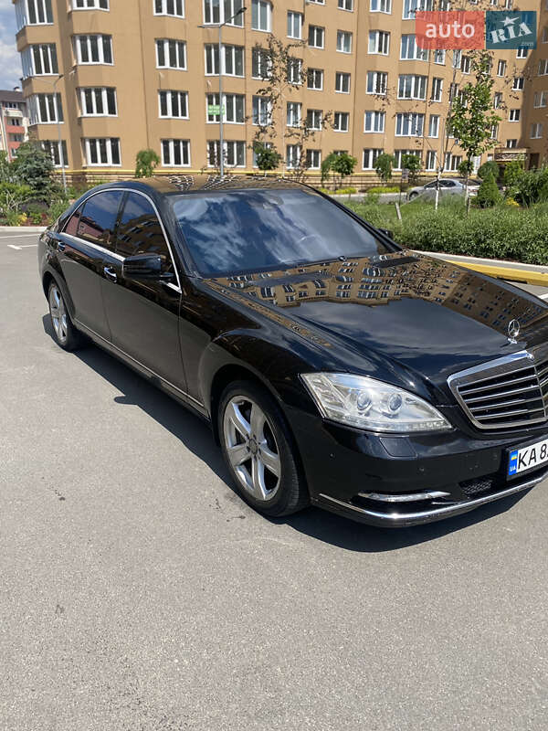 Mercedes-Benz S-Class 2011