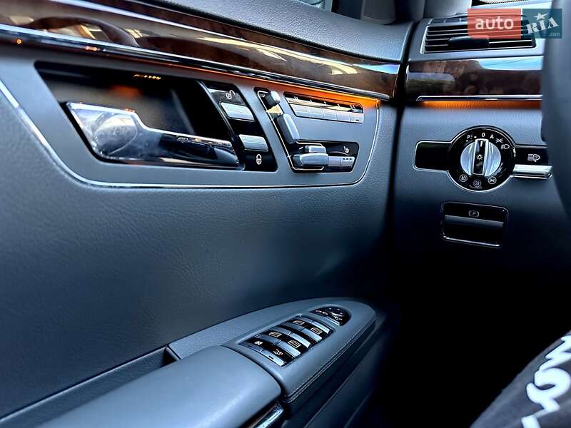Седан Mercedes-Benz S-Class 2006 в Чернівцях