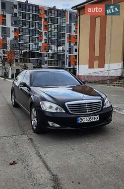 Седан Mercedes-Benz S-Class 2006 в Вараше