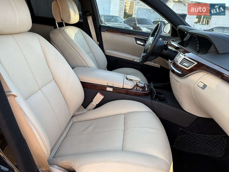 Седан Mercedes-Benz S-Class 2006 в Ровно