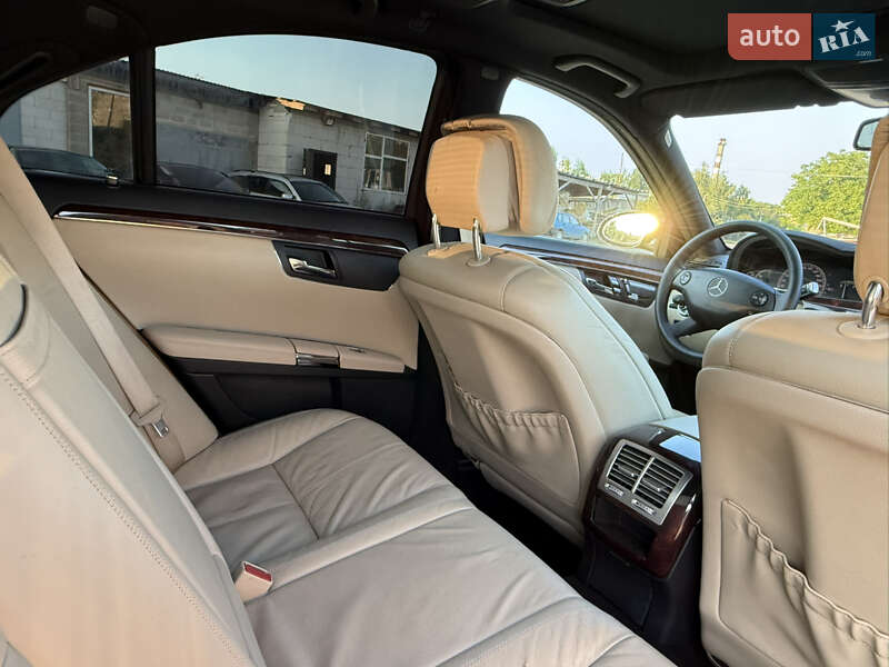Седан Mercedes-Benz S-Class 2006 в Ровно
