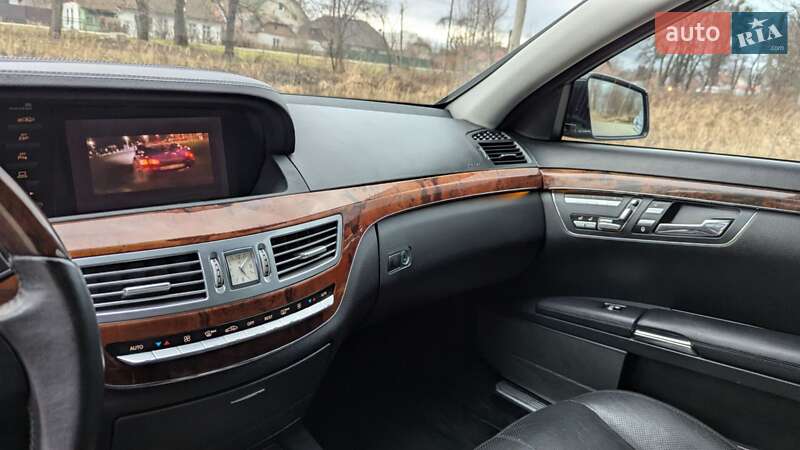 Седан Mercedes-Benz S-Class 2009 в Стрию