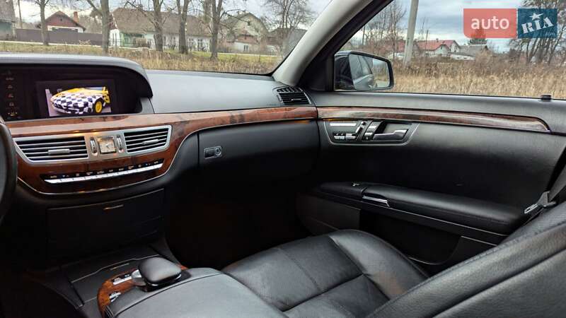 Седан Mercedes-Benz S-Class 2009 в Стрию