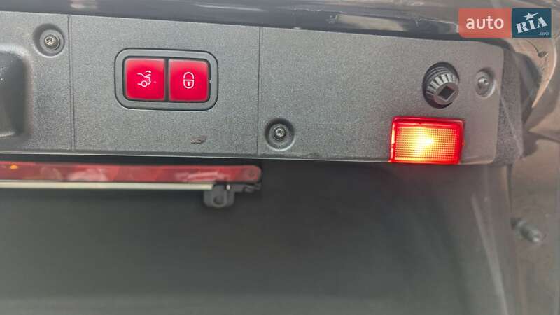 Седан Mercedes-Benz S-Class 2009 в Стрию
