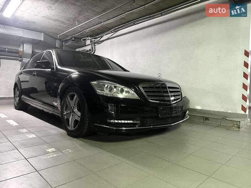 Mercedes-Benz S-Class 2008